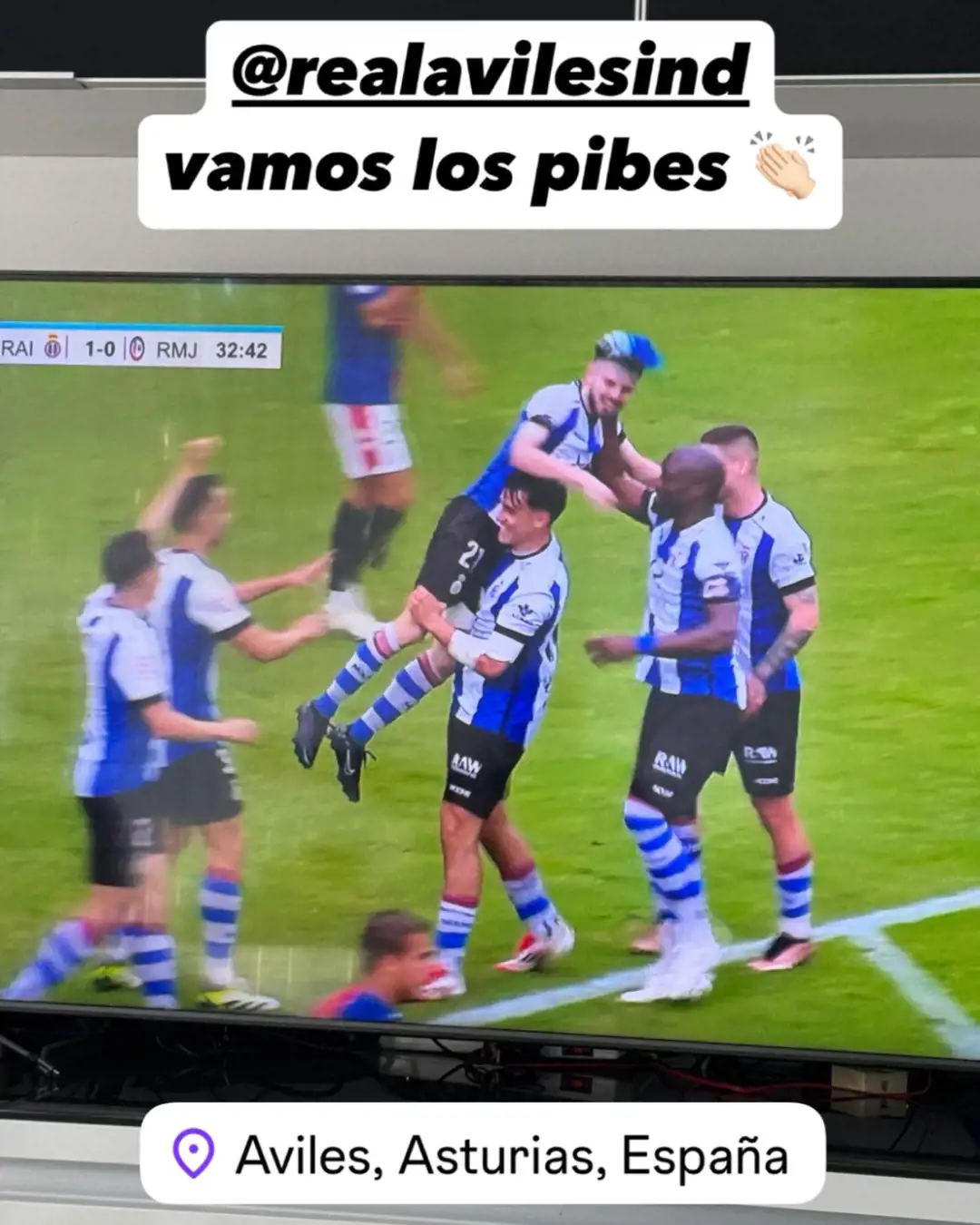 Bizarrap celebra el ascenso del Real Avilés Industrial a 1ª RFEF